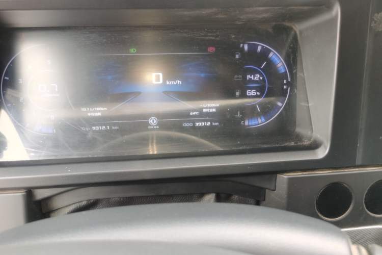 Used Dongfeng Yufeng 2023 V9+ 2.0T Manual Front-Wheel-Drive Multi-Function Mid-Roof Van with 7/8/9 Seats Odometer Close Up