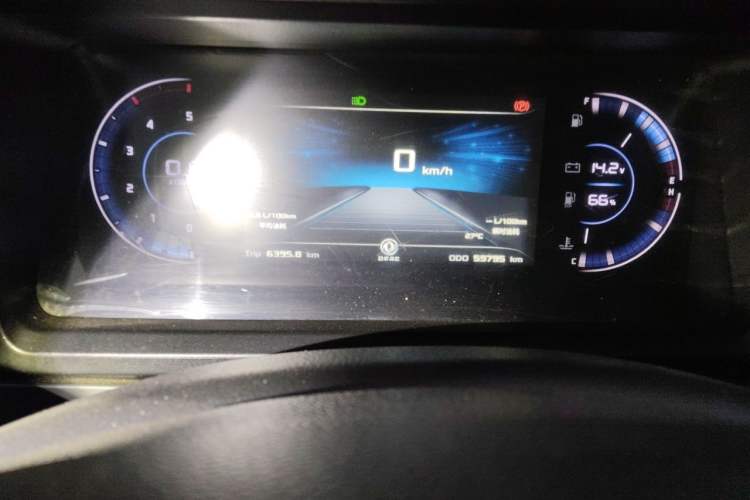 Used Dongfeng Yufeng 2023 V9+ 2.0T Manual Front-Drive Multi-Function Short-Chassis Mid-Height 5/6-Seater Odometer Close Up