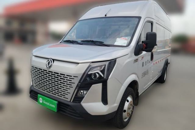 Used Dongfeng Yufeng 2023 V9+ 2.3T Manual Rear-Drive Cargo Van with Dual Rear Tires 3-Seater