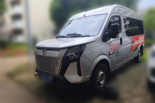Used Dongfeng Yufeng 2023 V9+ 2.0T Manual Front-Wheel-Drive Multi-Function Mid-Roof Van with 7/8/9 Seats