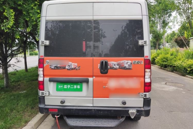 Used Dongfeng Yufeng 2023 V9+ 2.0T Manual Front-Wheel-Drive Multi-Function Mid-Roof Van with 7/8/9 Seats Rear