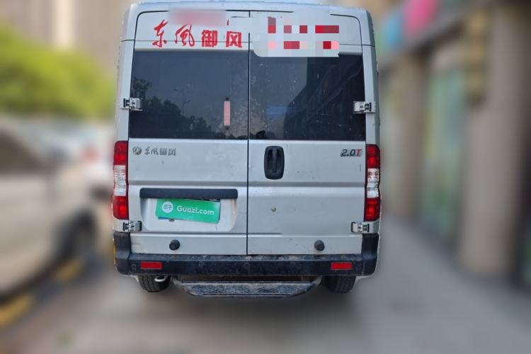 Used Dongfeng Yufeng 2023 V9+ 2.0T Manual Front-Wheel-Drive Multi-Function Mid-Roof Van with 7/8/9 Seats Rear