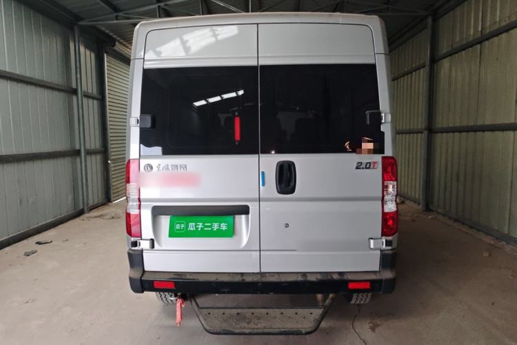 Used Dongfeng Yufeng 2023 V9+ 2.0T Manual Front-Drive Multi-Function Short-Chassis Mid-Height 5/6-Seater Rear