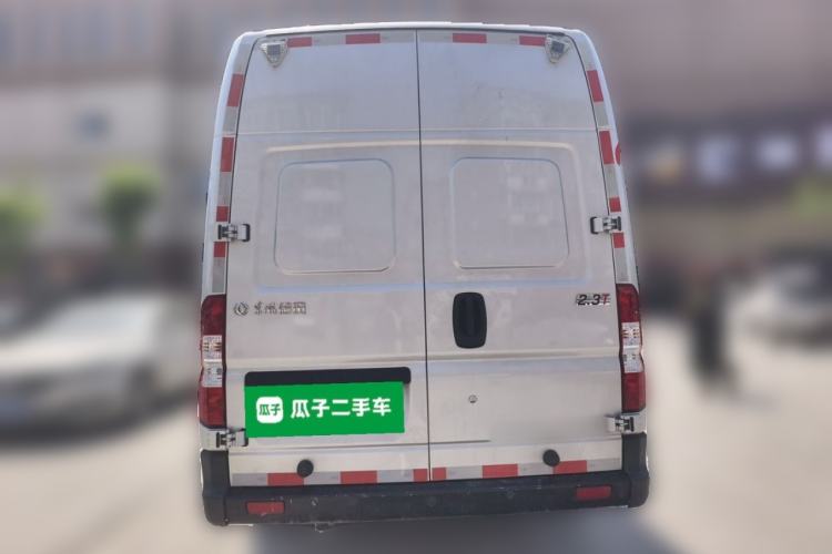 Used Dongfeng Yufeng 2023 V9+ 2.3T Manual Rear-Drive Cargo Van with Dual Rear Tires 3-Seater Rear