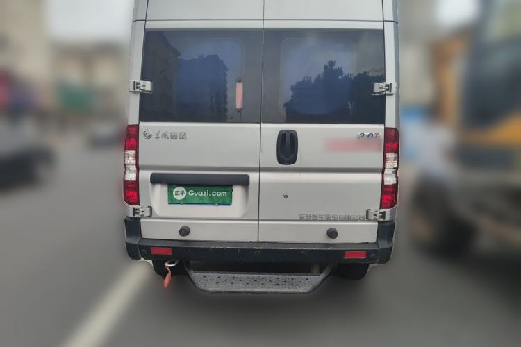 Used Dongfeng Yufeng 2023 V9+ 2.0T Manual Front-Wheel-Drive Multi-Function Mid-Roof Van with 7/8/9 Seats Rear