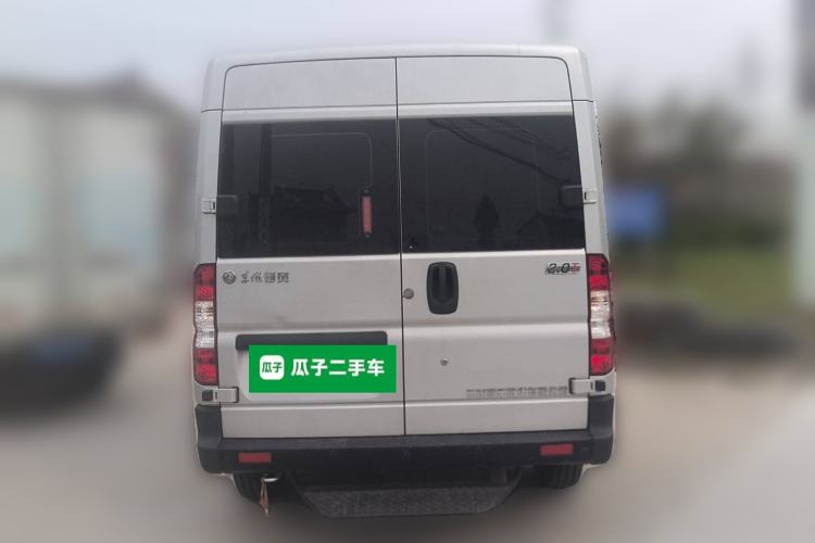 Used Dongfeng Yufeng 2023 V9+ 2.0T Manual Front-Wheel-Drive Multi-Function Mid-Roof Van with 7/8/9 Seats Rear