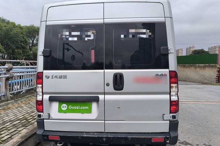 Used Dongfeng Yufeng 2023 V9+ 2.0T Manual Front-Drive Multi-Function Short-Chassis Mid-Height 5/6-Seater Rear