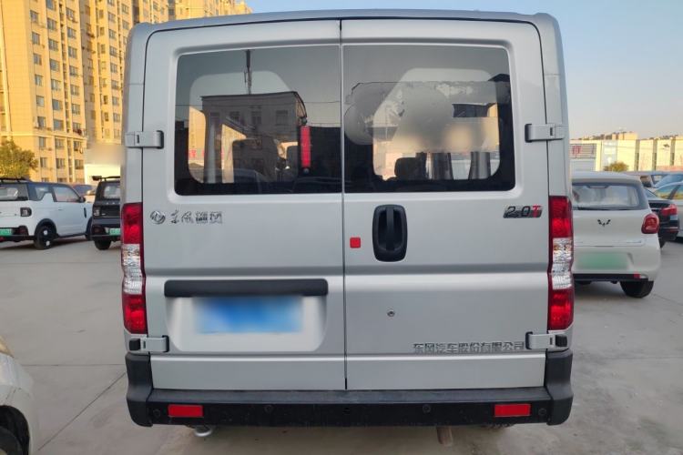 Used Dongfeng Yufeng 2023 V9+ 2.0T Manual Front-Wheel-Drive Multi-Function Short-Chassis Low-Roof 5/6-Seater Rear