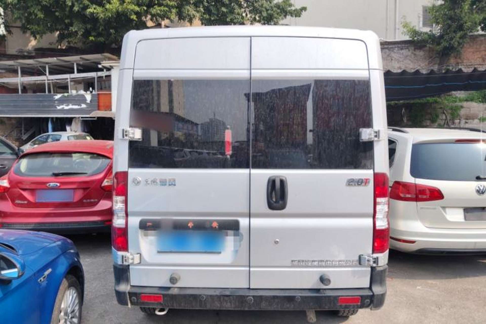 Used Dongfeng Yufeng 2023 V9+ 2.0T Manual Front-Wheel-Drive Multi-Function Mid-Roof Van with 7/8/9 Seats Rear