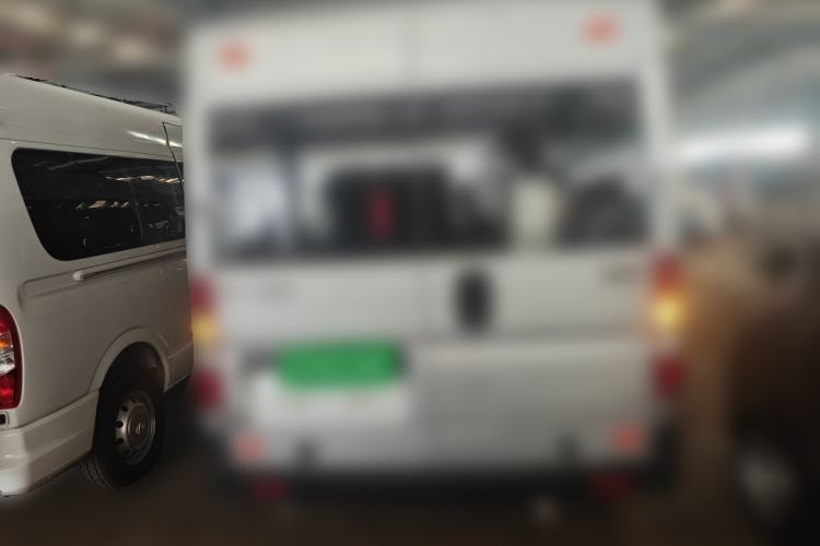 Used Dongfeng Yufeng 2023 V9+ 2.0T Automatic Front-Drive Multi-Function Mid-Roof 7/8/9-Seater Rear
