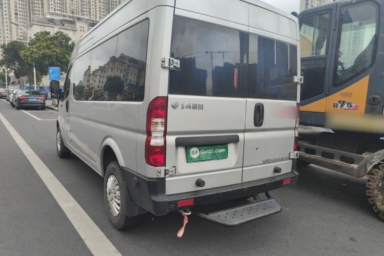 Used Dongfeng Yufeng 2023 V9+ 2.0T Manual Front-Wheel-Drive Multi-Function Mid-Roof Van with 7/8/9 Seats Rear Left 45 Deg
