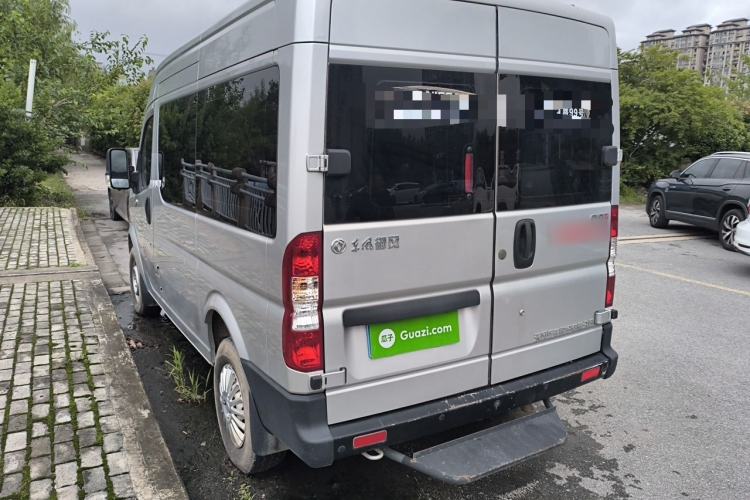 Used Dongfeng Yufeng 2023 V9+ 2.0T Manual Front-Drive Multi-Function Short-Chassis Mid-Height 5/6-Seater Rear Left 45 Deg
