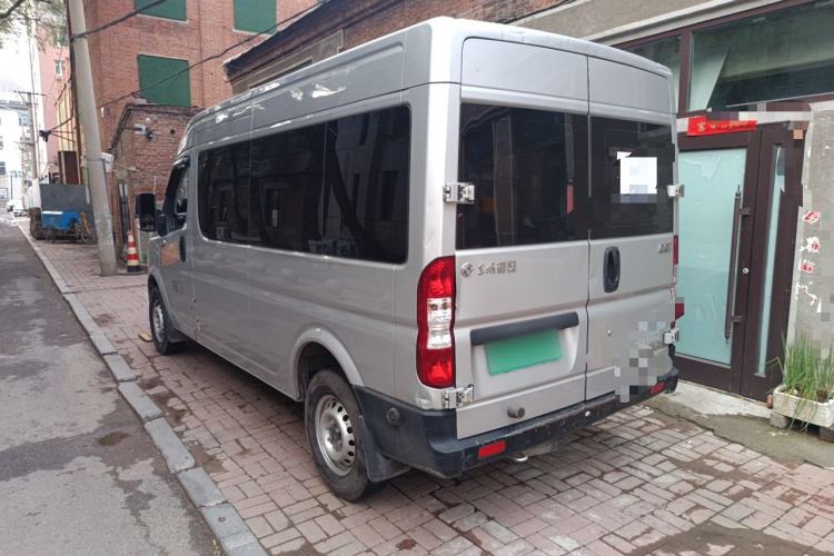 Used Dongfeng Yufeng 2023 V9+ 2.0T Manual Rear-Drive Multi-Function Mid-Height 7/8/9-Seater Rear Left 45 Deg