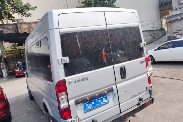 Used Dongfeng Yufeng 2023 V9+ 2.0T Manual Front-Wheel-Drive Multi-Function Mid-Roof Van with 7/8/9 Seats Rear Left 45 Deg