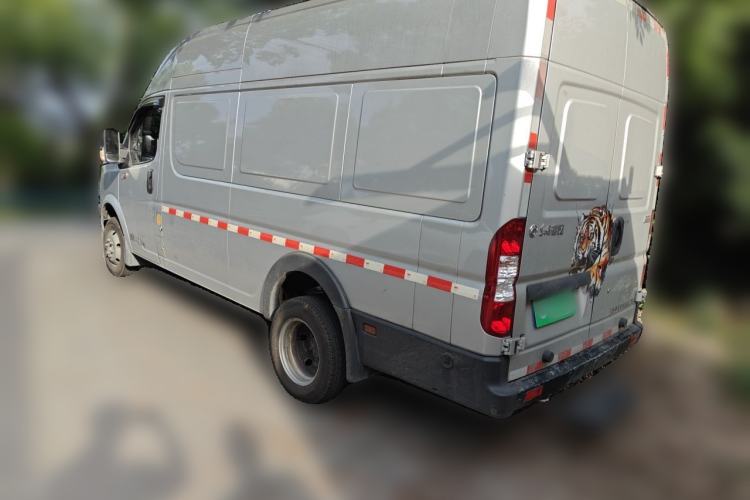 Used Dongfeng Yufeng 2023 V9+ 2.3T Manual Rear-Drive Cargo Van with Dual Rear Tires 3-Seater Rear Left 45 Deg