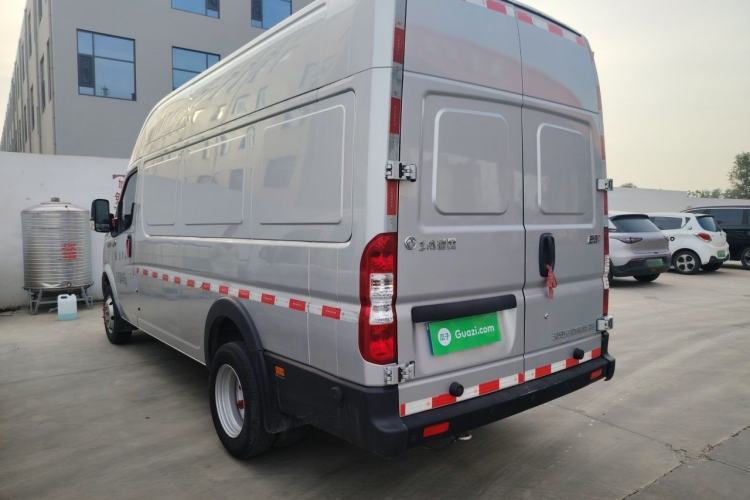 Used Dongfeng Yufeng 2023 V9+ 2.3T Manual Rear-Drive Cargo Van with Dual Rear Tires 3-Seater Rear Left 45 Deg