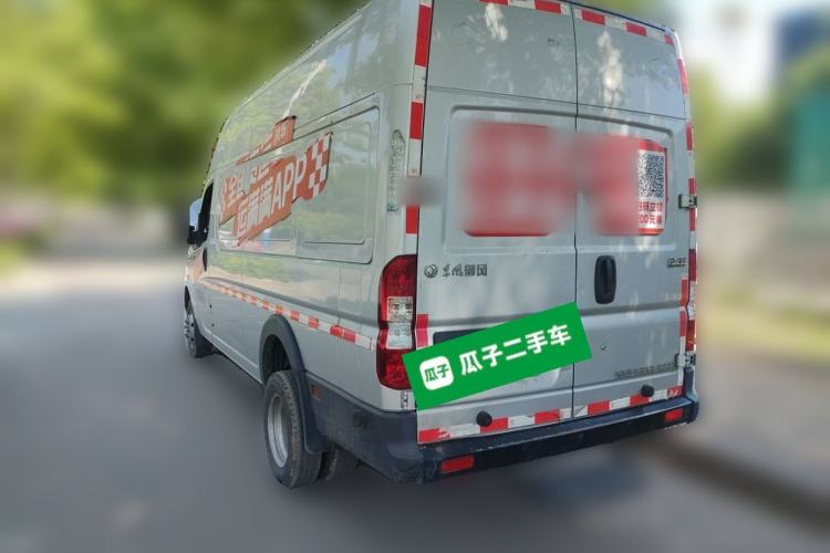 Used Dongfeng Yufeng 2023 V9+ 2.3T Manual Rear-Drive Cargo Van with Dual Rear Tires 3-Seater Rear Left 45 Deg