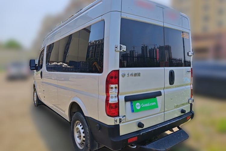 Used Dongfeng Yufeng 2023 V9+ 2.0T Manual Front-Wheel-Drive Multi-Function Mid-Roof Van with 7/8/9 Seats Rear Left 45 Deg