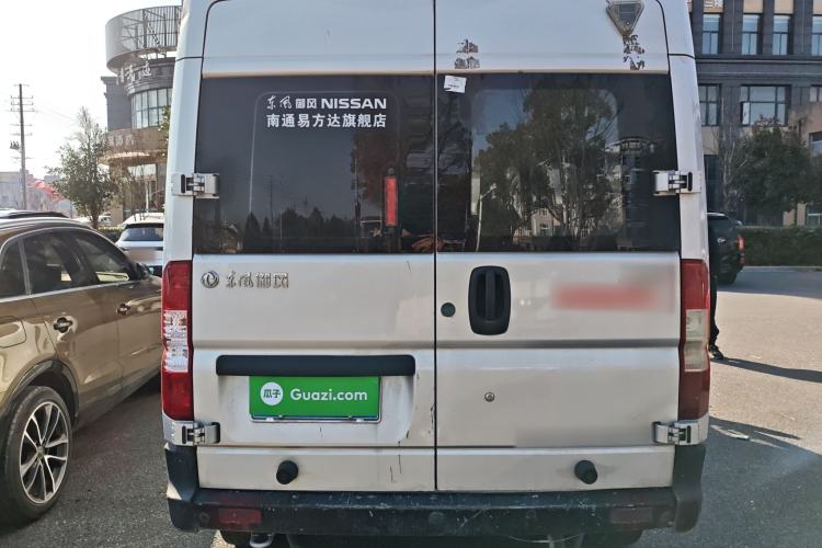 Used Dongfeng Yufeng 2023 V9+ 2.0T Manual Front-Wheel-Drive Multi-Function Mid-Roof Van with 7/8/9 Seats Rear