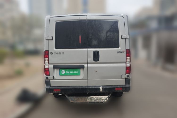 Used Dongfeng Yufeng 2023 V9+ 2.0T Manual Front-Wheel-Drive Multi-Function Short-Chassis Low-Roof 5/6-Seater Rear