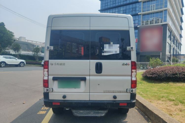 Used Dongfeng Yufeng 2023 V9+ 2.0T Manual Rear-Drive Multi-Function Mid-Height 7/8/9-Seater Rear