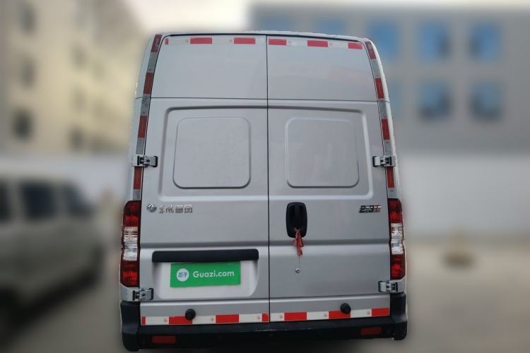Used Dongfeng Yufeng 2023 V9+ 2.3T Manual Rear-Drive Cargo Van with Dual Rear Tires 3-Seater Rear