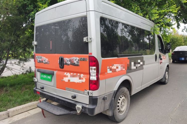 Used Dongfeng Yufeng 2023 V9+ 2.0T Manual Front-Wheel-Drive Multi-Function Mid-Roof Van with 7/8/9 Seats Rear Right 45 Deg