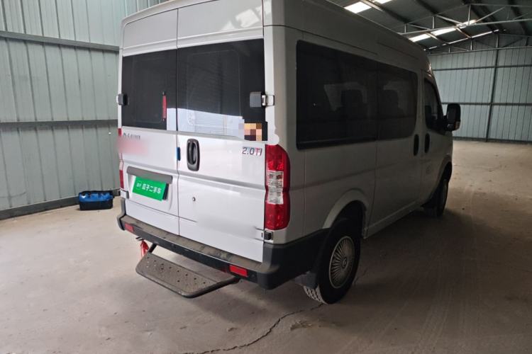 Used Dongfeng Yufeng 2023 V9+ 2.0T Manual Front-Drive Multi-Function Short-Chassis Mid-Height 5/6-Seater Rear Right 45 Deg
