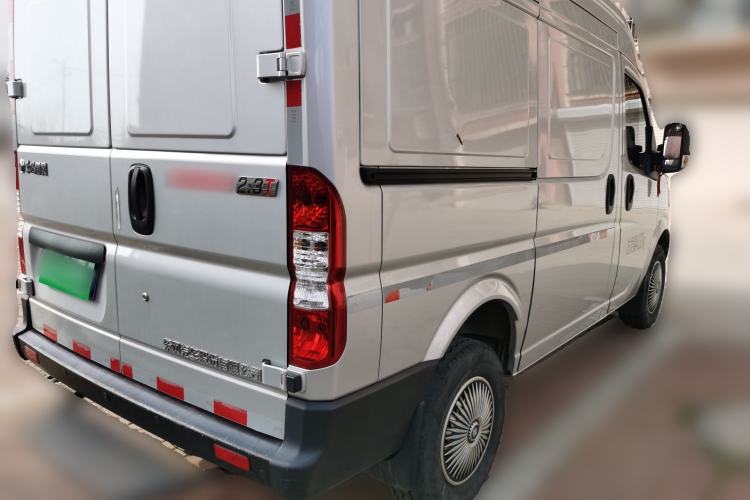 Used Dongfeng Yufeng 2023 V9+ 2.3T Manual Front-Drive Van Short Wheelbase Mid-Roof 3-Seater Rear Right 45 Deg