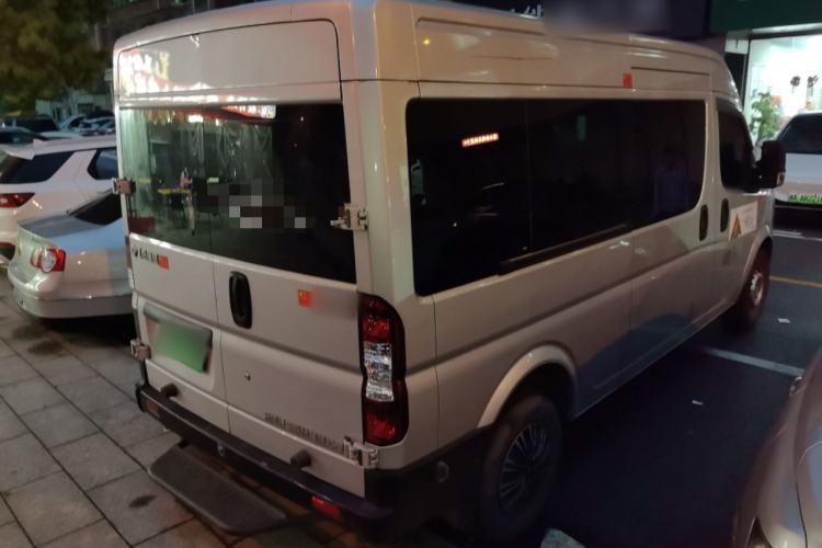 Used Dongfeng Yufeng 2023 V9+ 2.0T Manual Front-Wheel-Drive Multi-Function Mid-Roof Van with 7/8/9 Seats Rear Right 45 Deg