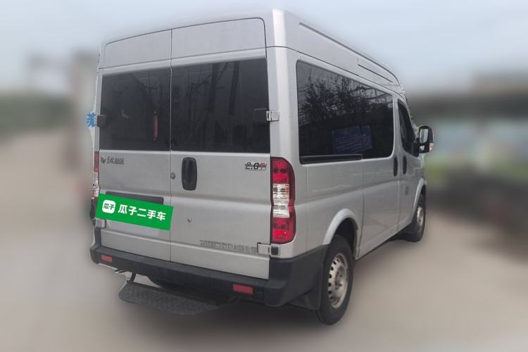 Used Dongfeng Yufeng 2023 V9+ 2.0T Manual Front-Wheel-Drive Multi-Function Mid-Roof Van with 7/8/9 Seats Rear Right 45 Deg