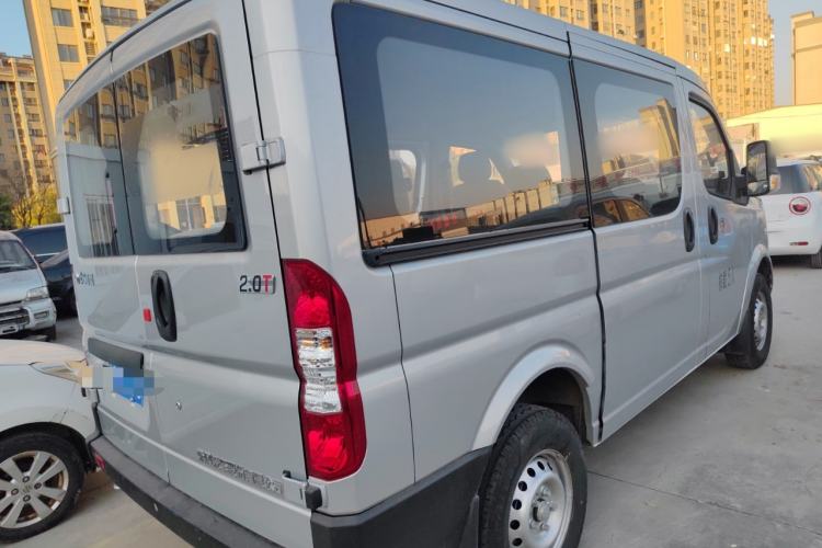 Used Dongfeng Yufeng 2023 V9+ 2.0T Manual Front-Wheel-Drive Multi-Function Short-Chassis Low-Roof 5/6-Seater Rear Right 45 Deg