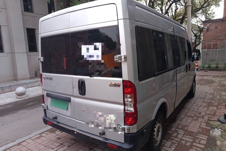 Used Dongfeng Yufeng 2023 V9+ 2.0T Manual Rear-Drive Multi-Function Mid-Height 7/8/9-Seater Rear Right 45 Deg