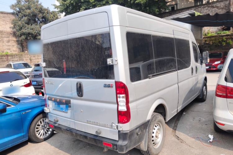 Used Dongfeng Yufeng 2023 V9+ 2.0T Manual Front-Wheel-Drive Multi-Function Mid-Roof Van with 7/8/9 Seats Rear Right 45 Deg