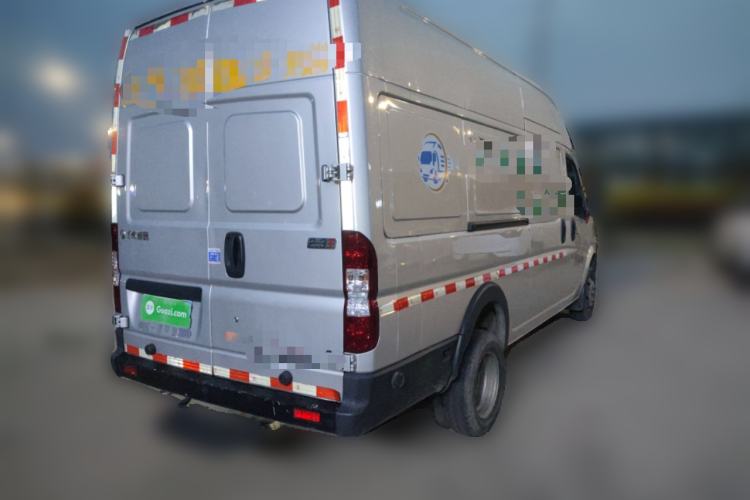Used Dongfeng Yufeng 2023 V9+ 2.3T Manual Rear-Drive Cargo Van with Dual Rear Tires 3-Seater Rear Right 45 Deg