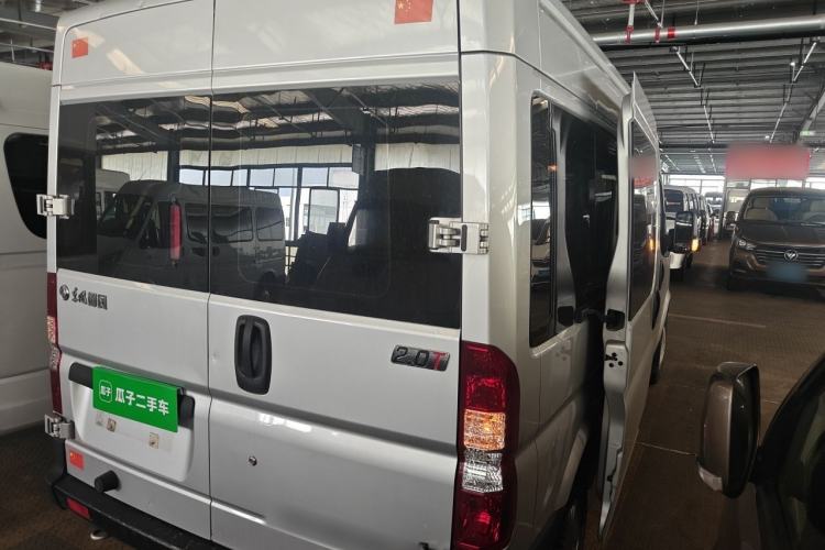 Used Dongfeng Yufeng 2023 V9+ 2.0T Automatic Front-Drive Multi-Function Mid-Roof 7/8/9-Seater Rear Right 45 Deg