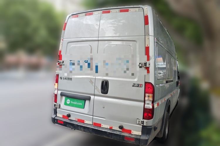 Used Dongfeng Yufeng 2023 V9+ 2.3T Manual Rear-Drive Cargo Van with Dual Rear Tires 3-Seater Rear Right 45 Deg