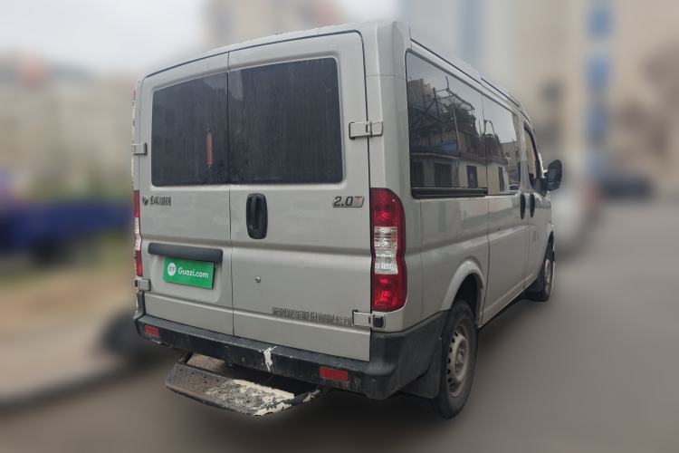Used Dongfeng Yufeng 2023 V9+ 2.0T Manual Front-Wheel-Drive Multi-Function Short-Chassis Low-Roof 5/6-Seater Rear Right 45 Deg