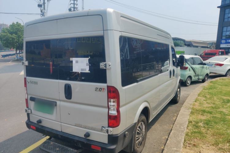 Used Dongfeng Yufeng 2023 V9+ 2.0T Manual Rear-Drive Multi-Function Mid-Height 7/8/9-Seater Rear Right 45 Deg
