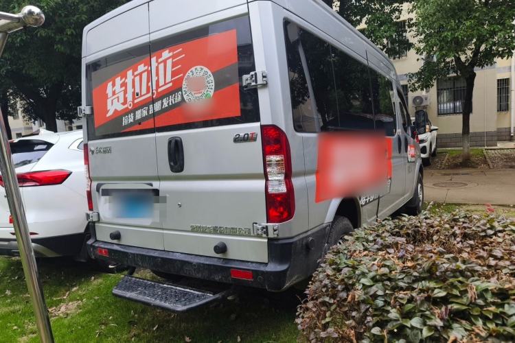 Used Dongfeng Yufeng 2023 V9+ 2.0T Manual Front-Wheel-Drive Multi-Function Mid-Roof Van with 7/8/9 Seats Rear Right 45 Deg