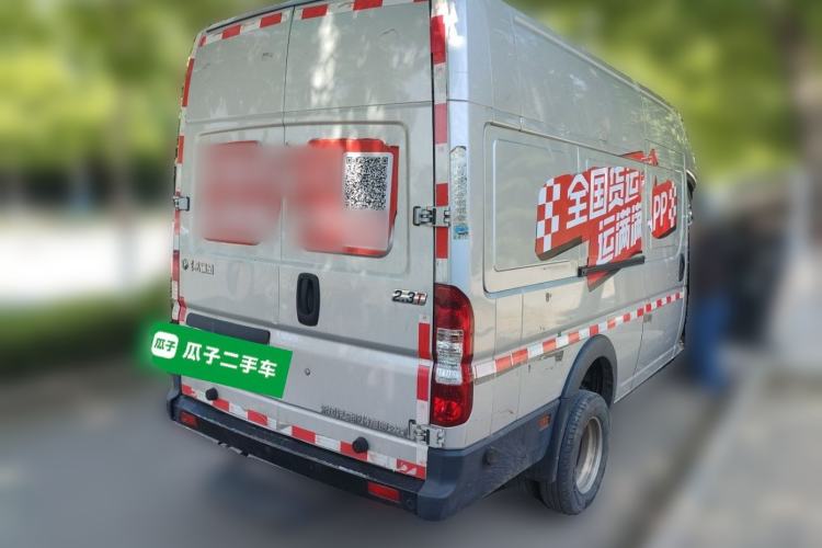 Used Dongfeng Yufeng 2023 V9+ 2.3T Manual Rear-Drive Cargo Van with Dual Rear Tires 3-Seater Rear Right 45 Deg