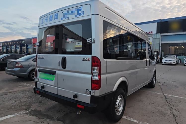 Used Dongfeng Yufeng 2023 V9+ 2.0T Manual Front-Wheel-Drive Multi-Function Mid-Roof Van with 7/8/9 Seats Rear Right 45 Deg
