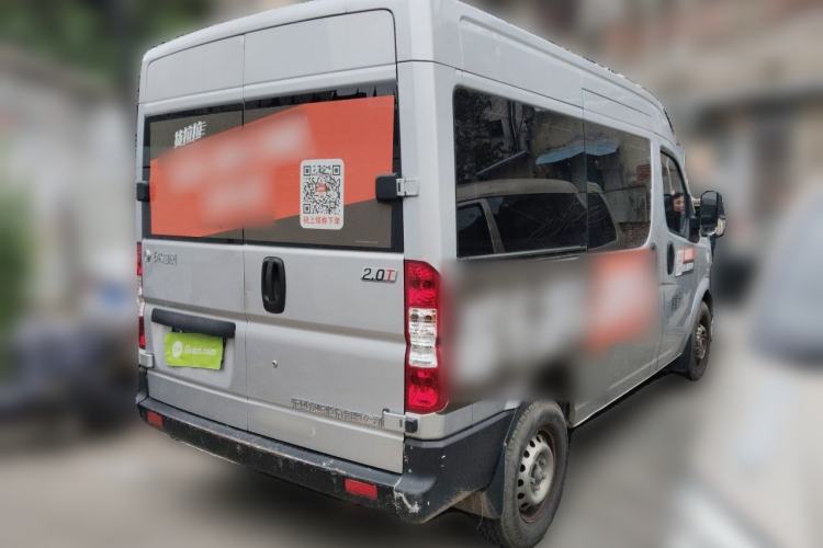 Used Dongfeng Yufeng 2023 V9+ 2.0T Manual Front-Drive Multi-Function Short-Chassis Mid-Height 5/6-Seater Rear Right 45 Deg