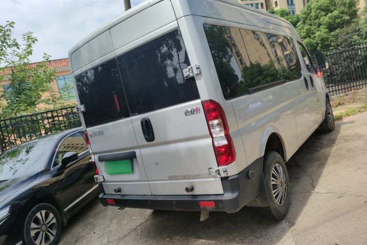 Used Dongfeng Yufeng 2023 V9+ 2.0T Manual Front-Wheel-Drive Multi-Function Mid-Roof Van with 7/8/9 Seats Rear Right 45 Deg