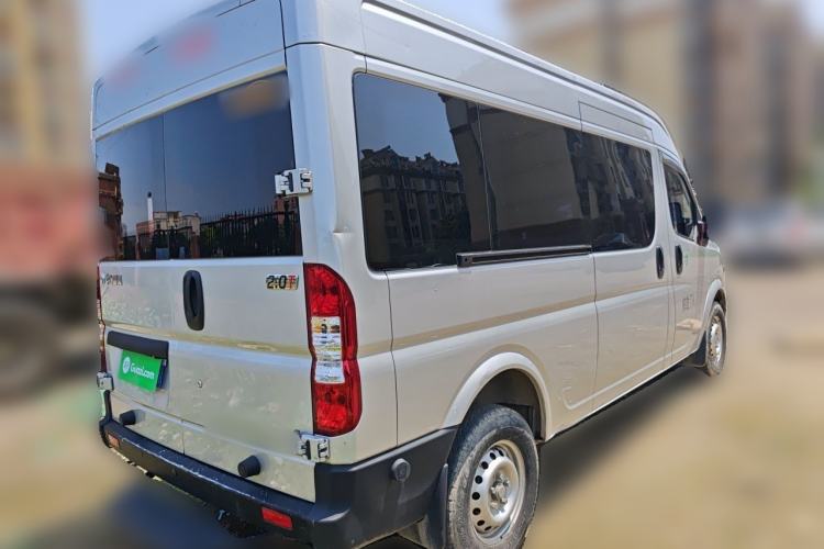 Used Dongfeng Yufeng 2023 V9+ 2.0T Manual Front-Wheel-Drive Multi-Function Mid-Roof Van with 7/8/9 Seats Rear Right 45 Deg