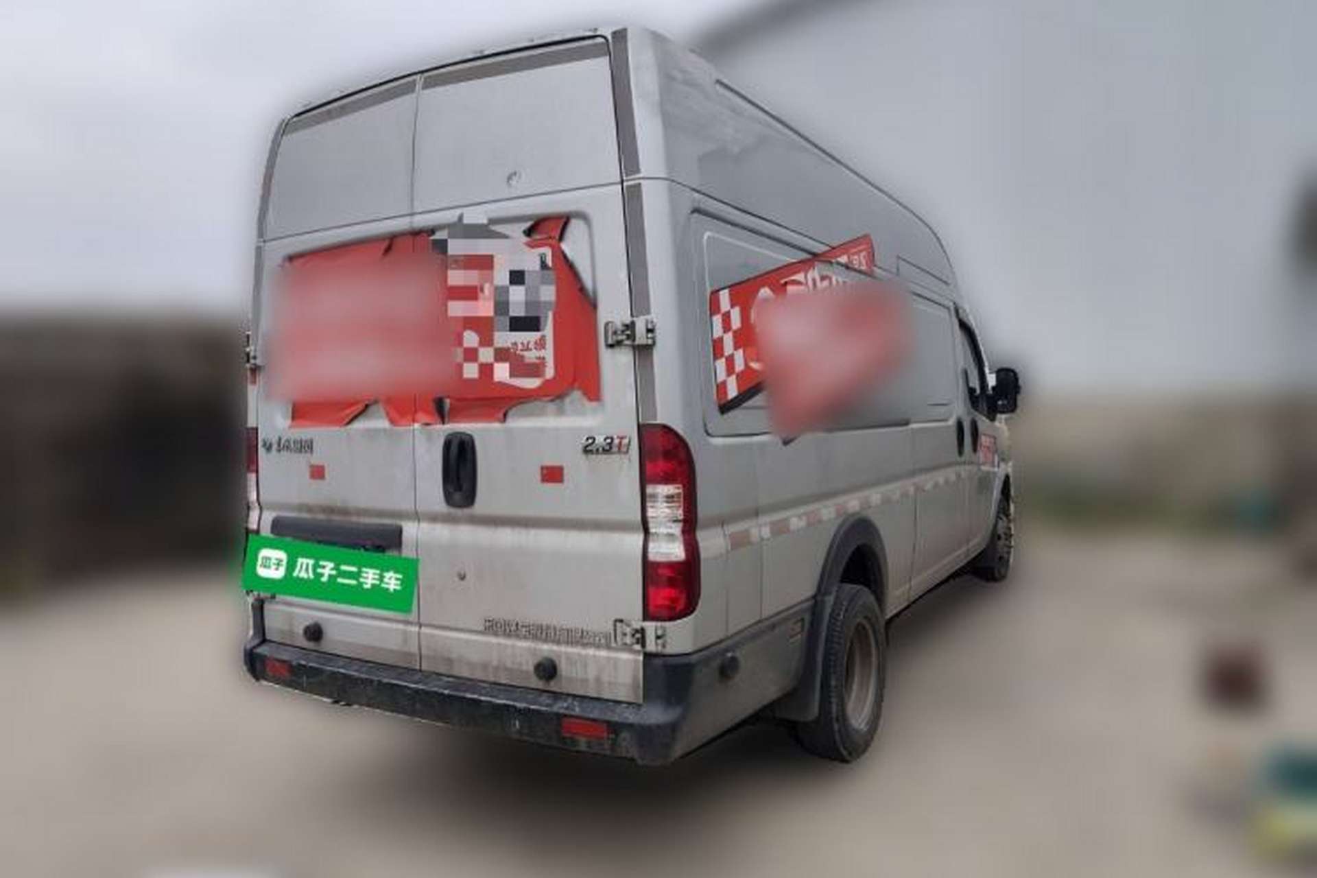 Used Dongfeng Yufeng 2023 V9+ 2.3T Manual Rear-Drive Cargo Van with Dual Rear Tires 3-Seater Rear Right 45 Deg