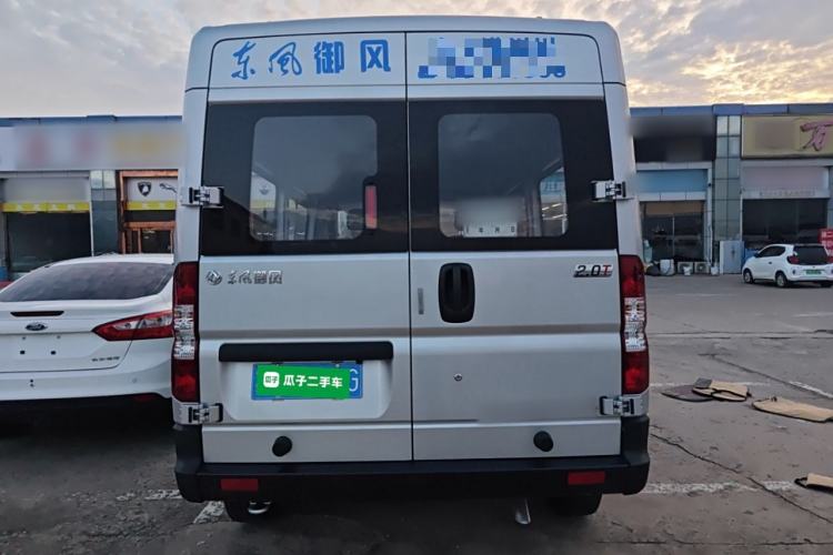 Used Dongfeng Yufeng 2023 V9+ 2.0T Manual Front-Wheel-Drive Multi-Function Mid-Roof Van with 7/8/9 Seats Rear
