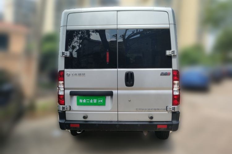 Used Dongfeng Yufeng 2023 V9+ 2.0T Manual Front-Wheel-Drive Multi-Function Mid-Roof Van with 7/8/9 Seats Rear