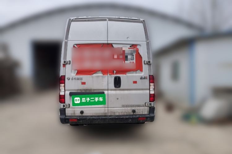 Used Dongfeng Yufeng 2023 V9+ 2.3T Manual Rear-Drive Cargo Van with Dual Rear Tires 3-Seater Rear