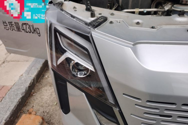 Used Dongfeng Yufeng 2023 V9+ 2.3T Manual Front-Drive Van Short Wheelbase Mid-Roof 3-Seater Right Front Headlight